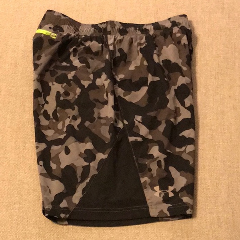 Under Armour fitness shorts Med
